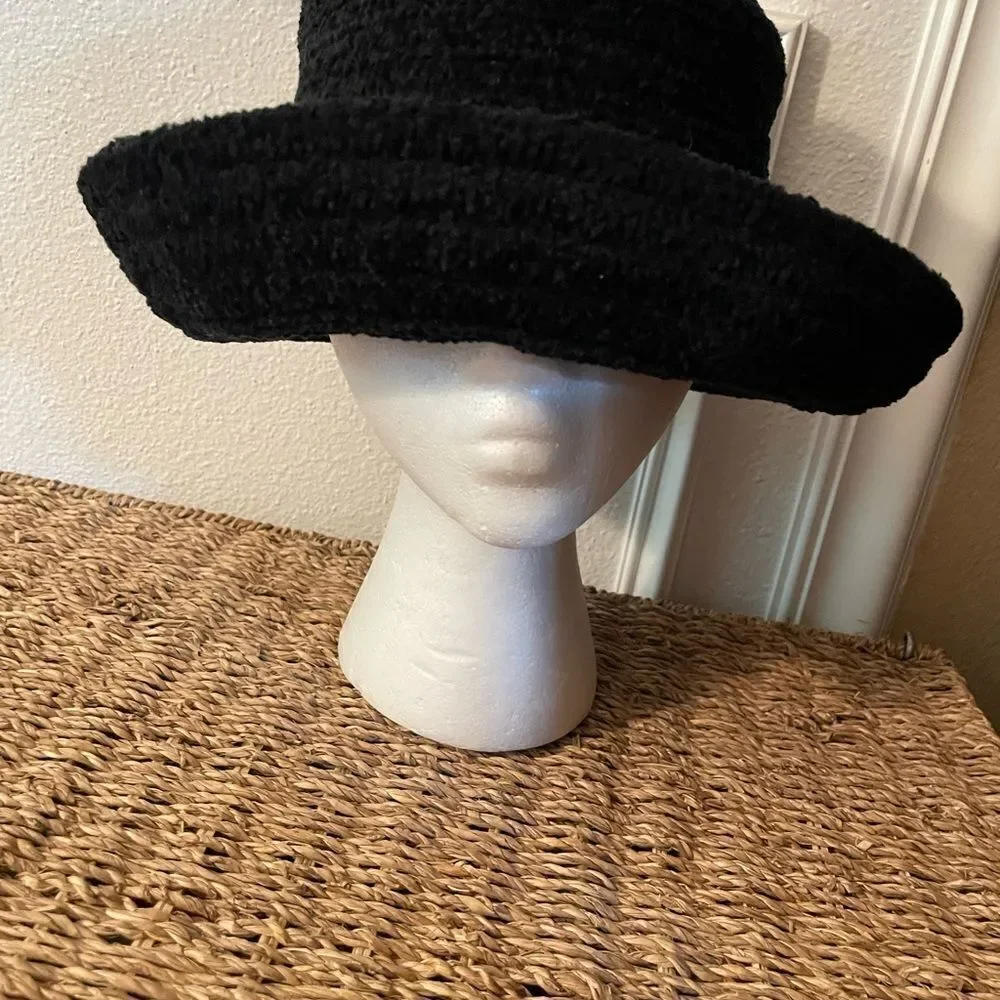 BETMAR New York Women’s Black Knit Hat - Picture 11 of 13